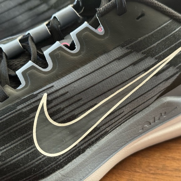 Like New Nike Air Windflo 09 Running Shoe - Picture 5 of 10